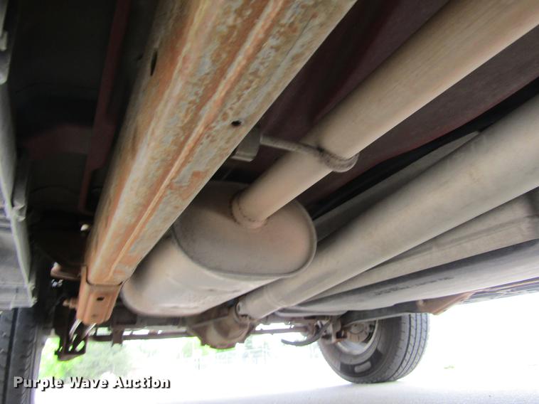 image for item DE6828 2001 Chevrolet Suburban 1500 LS SUV