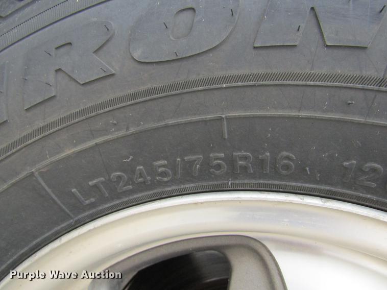 image for item DE6828 2001 Chevrolet Suburban 1500 LS SUV