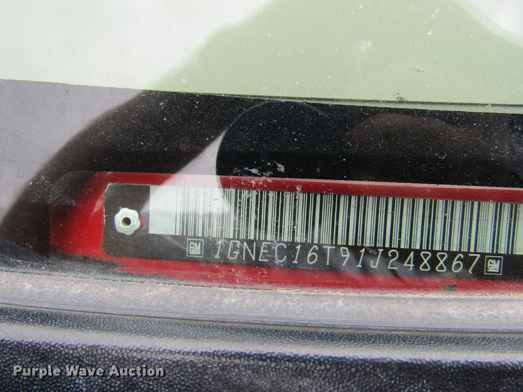 image for item DE6828 2001 Chevrolet Suburban 1500 LS SUV