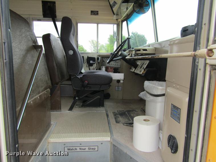 image for item DE6829 1994 Ford B700 Blue Bird school bus