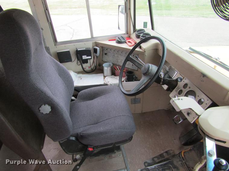 image for item DE6829 1994 Ford B700 Blue Bird school bus