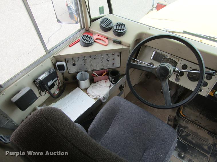 image for item DE6829 1994 Ford B700 Blue Bird school bus