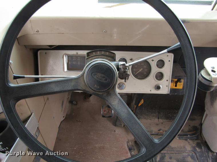 image for item DE6829 1994 Ford B700 Blue Bird school bus