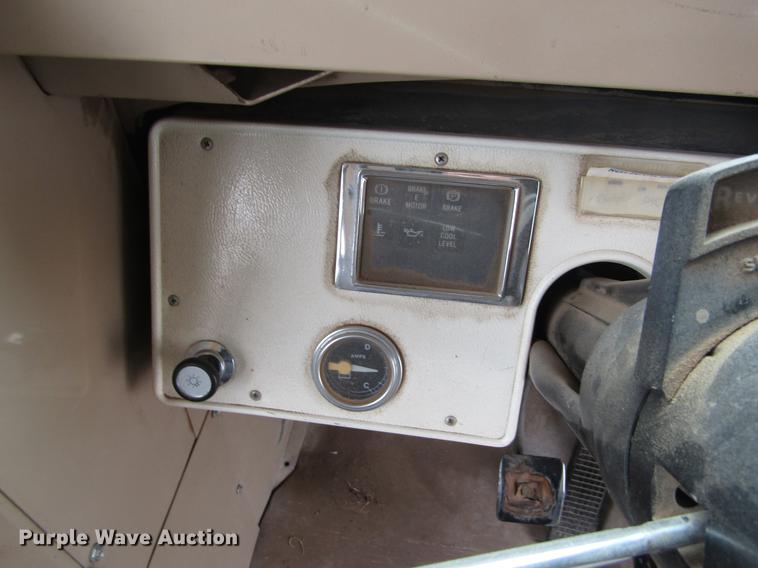 image for item DE6829 1994 Ford B700 Blue Bird school bus