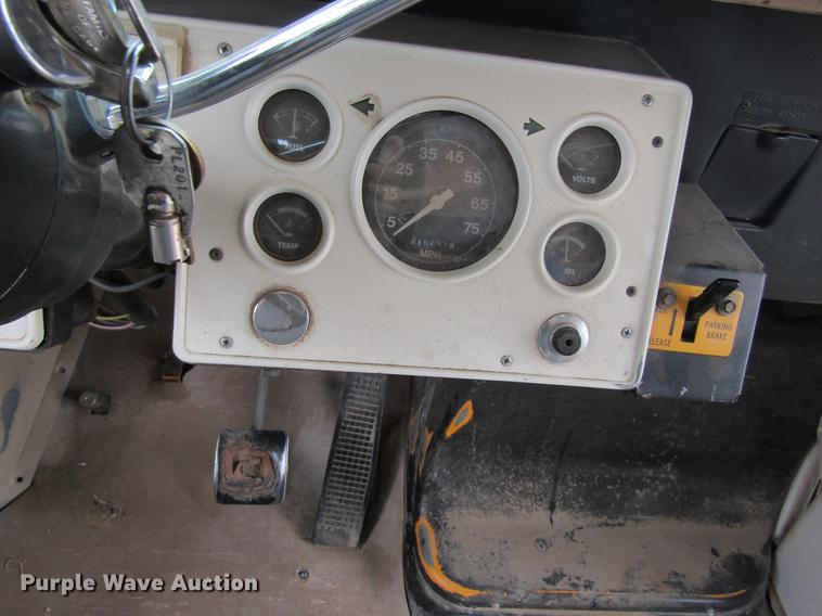 image for item DE6829 1994 Ford B700 Blue Bird school bus