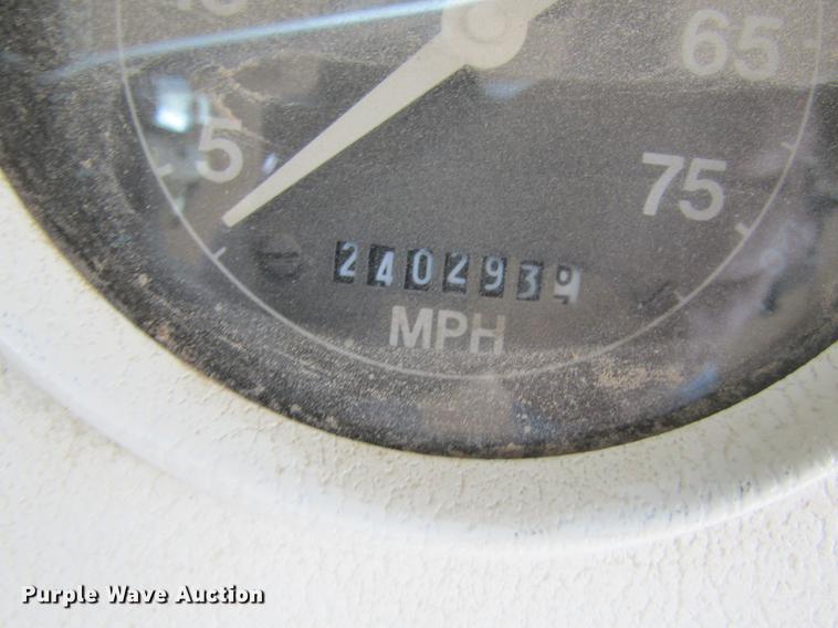 image for item DE6829 1994 Ford B700 Blue Bird school bus