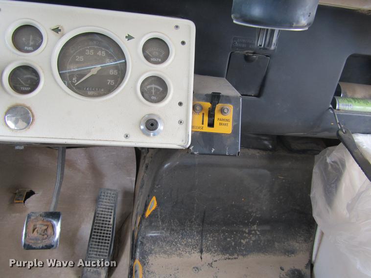 image for item DE6829 1994 Ford B700 Blue Bird school bus