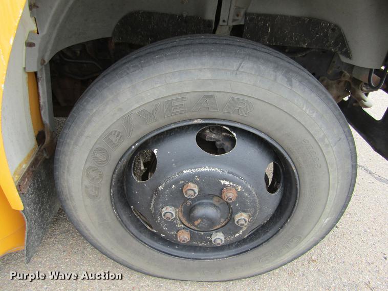 image for item DE6829 1994 Ford B700 Blue Bird school bus