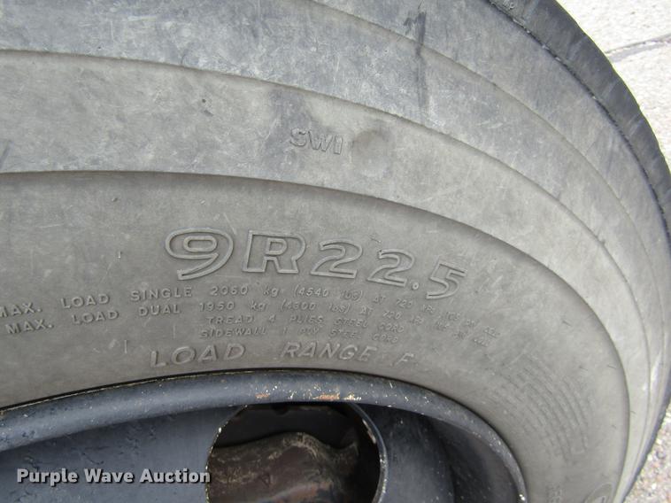 image for item DE6829 1994 Ford B700 Blue Bird school bus