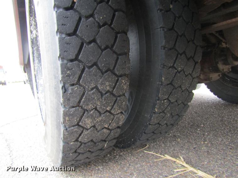 image for item DE6829 1994 Ford B700 Blue Bird school bus