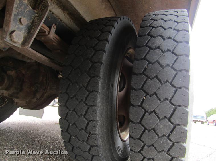 image for item DE6829 1994 Ford B700 Blue Bird school bus