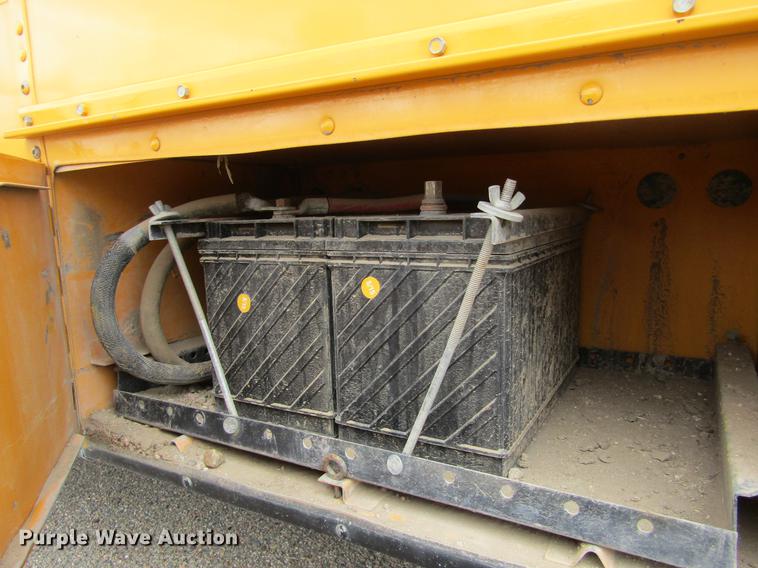 image for item DE6829 1994 Ford B700 Blue Bird school bus