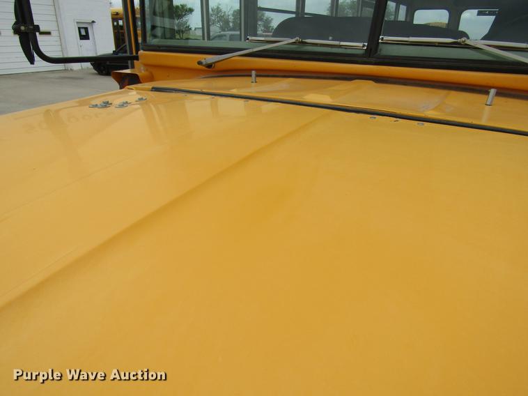 image for item DE6829 1994 Ford B700 Blue Bird school bus