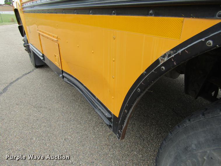 image for item DE6829 1994 Ford B700 Blue Bird school bus