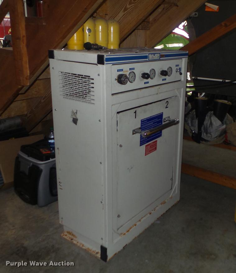 image for item DM9967 Bauer compressor/fill station