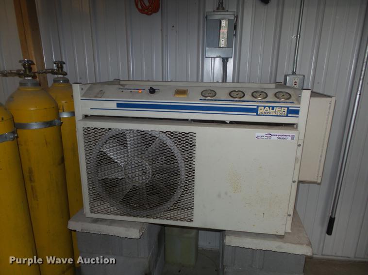 image for item DM9967 Bauer compressor/fill station