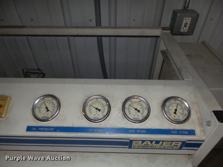 image for item DM9967 Bauer compressor/fill station