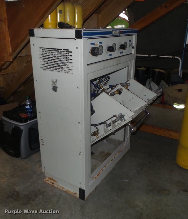 image for item DM9967 Bauer compressor/fill station