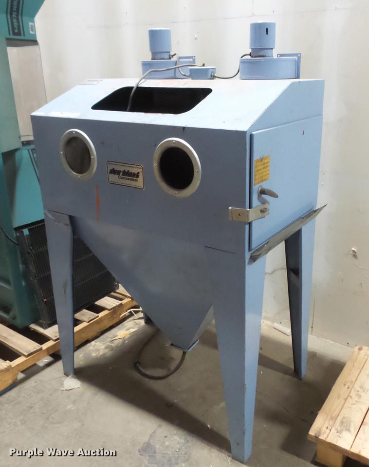 DeeBlast sandblasting unit in Des Moines, IA Item DV9259 sold