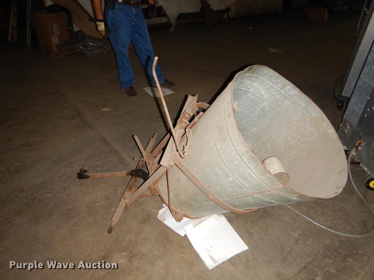 image for item EI9193 Seeder