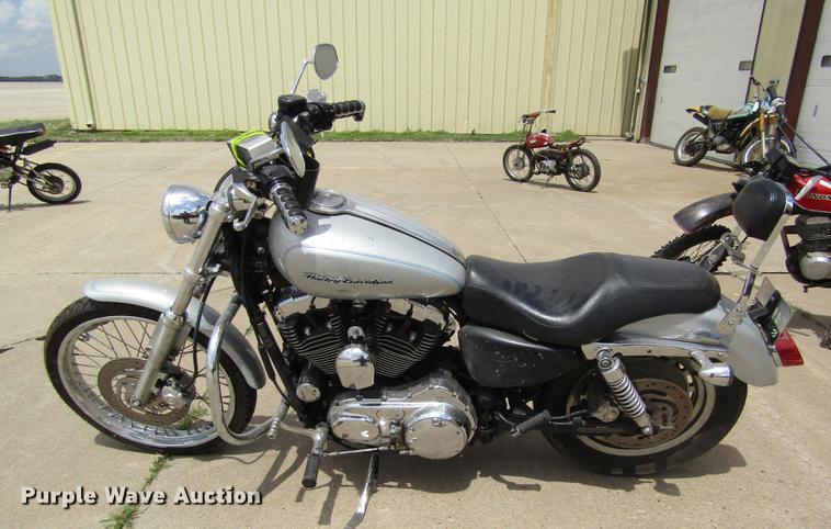 image for item EI9321 2004 Harley Davidson XL 1200 Custom motorcycle