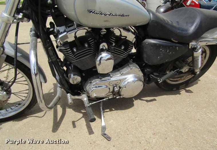 image for item EI9321 2004 Harley Davidson XL 1200 Custom motorcycle