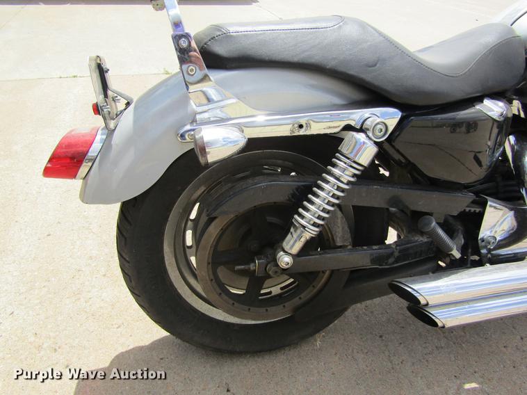 image for item EI9321 2004 Harley Davidson XL 1200 Custom motorcycle