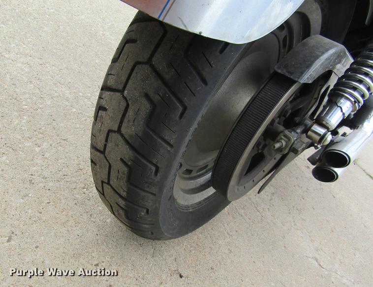 image for item EI9321 2004 Harley Davidson XL 1200 Custom motorcycle