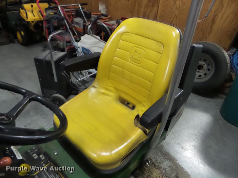 image for item EI9764 John Deere 2653A lawn mower