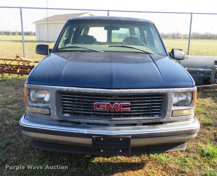 image for item EJ9545 1999 GMC Suburban 1500 SUV