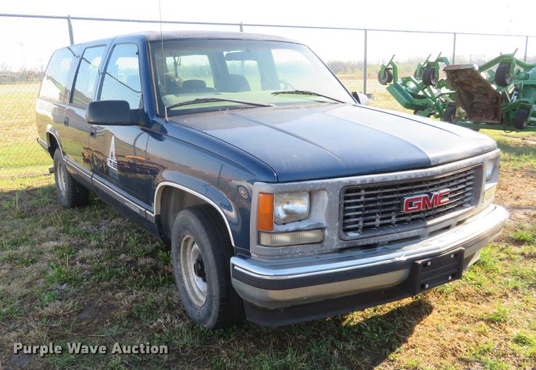 image for item EJ9545 1999 GMC Suburban 1500 SUV