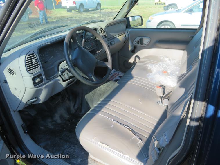 image for item EJ9545 1999 GMC Suburban 1500 SUV