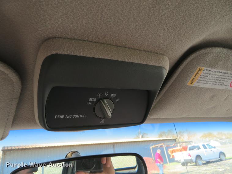 image for item EJ9545 1999 GMC Suburban 1500 SUV