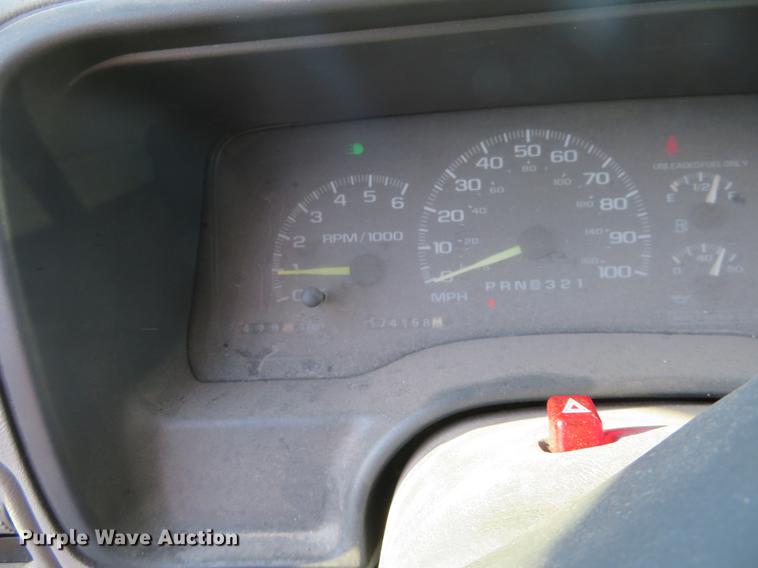 image for item EJ9545 1999 GMC Suburban 1500 SUV