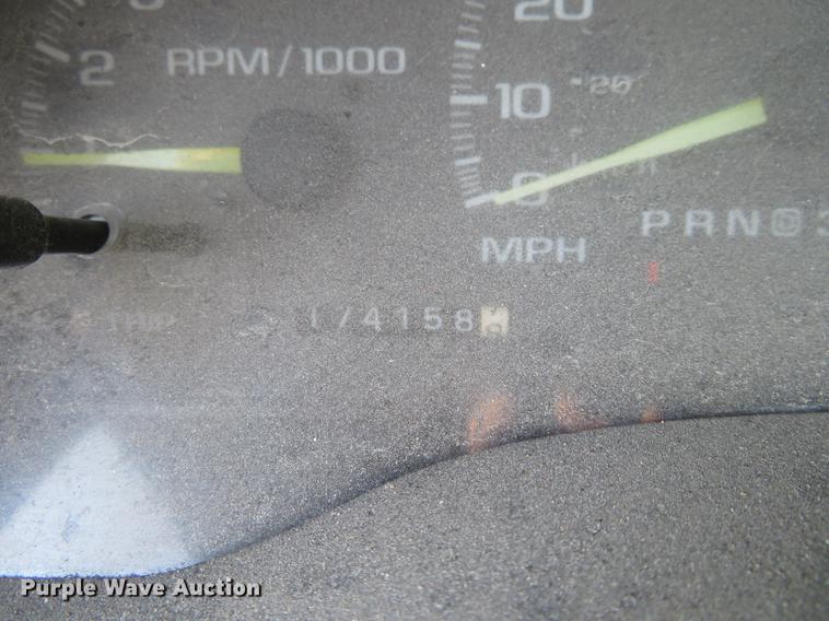 image for item EJ9545 1999 GMC Suburban 1500 SUV