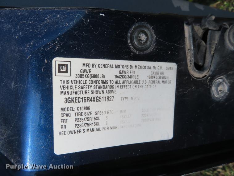 image for item EJ9545 1999 GMC Suburban 1500 SUV