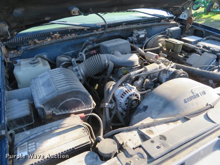 image for item EJ9545 1999 GMC Suburban 1500 SUV