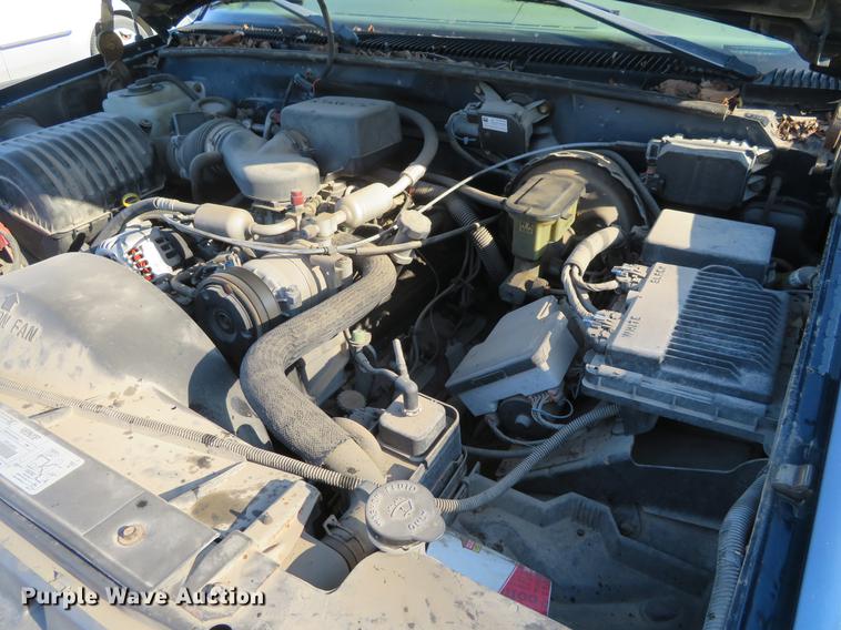 image for item EJ9545 1999 GMC Suburban 1500 SUV