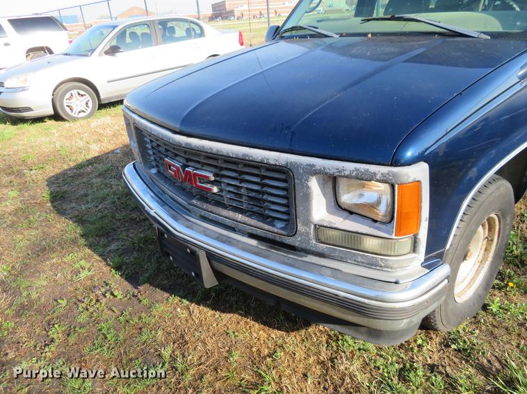 image for item EJ9545 1999 GMC Suburban 1500 SUV