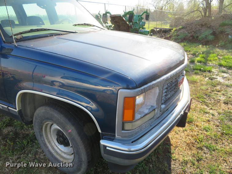 image for item EJ9545 1999 GMC Suburban 1500 SUV