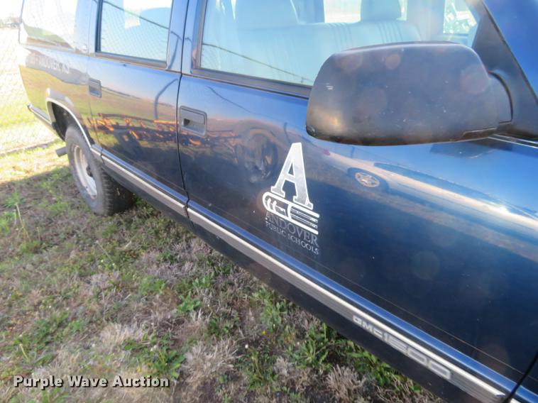 image for item EJ9545 1999 GMC Suburban 1500 SUV