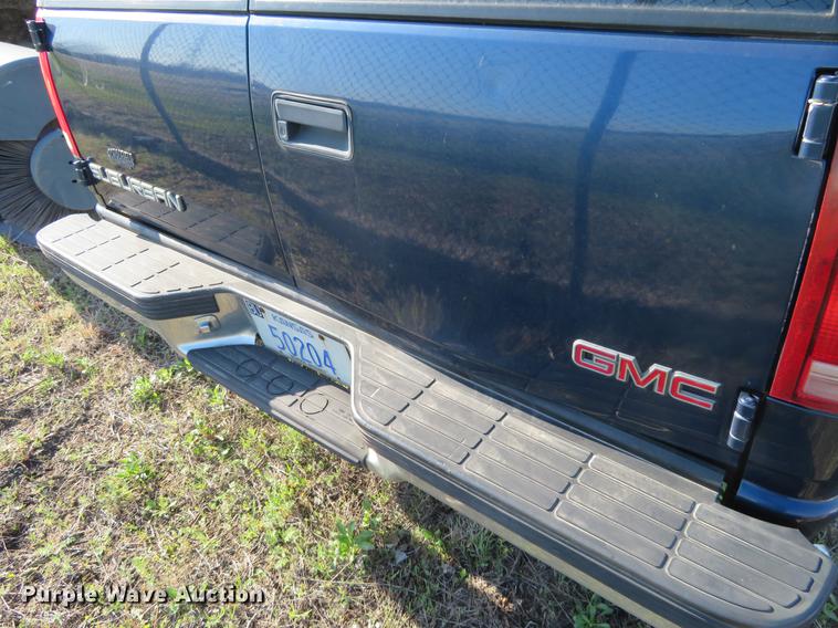 image for item EJ9545 1999 GMC Suburban 1500 SUV