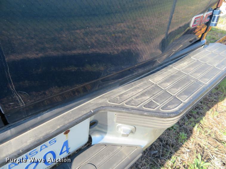 image for item EJ9545 1999 GMC Suburban 1500 SUV