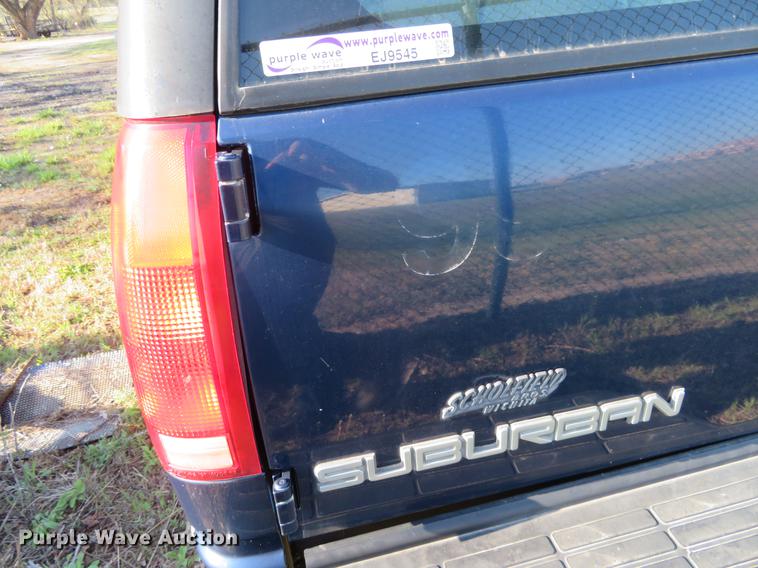 image for item EJ9545 1999 GMC Suburban 1500 SUV