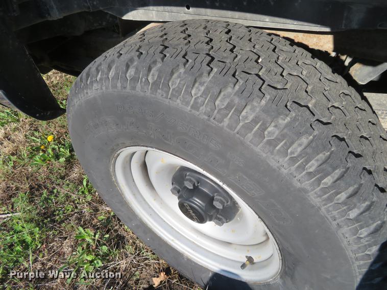 image for item EJ9545 1999 GMC Suburban 1500 SUV