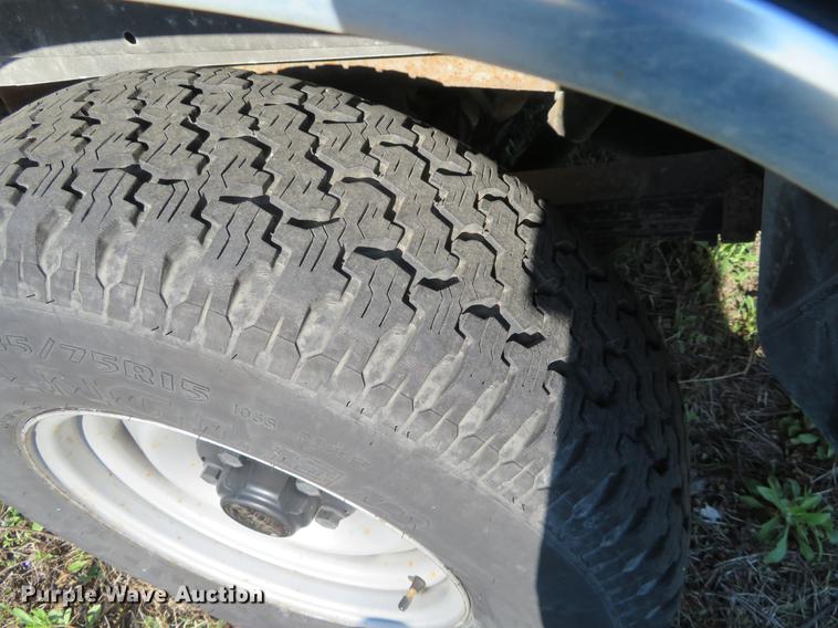 image for item EJ9545 1999 GMC Suburban 1500 SUV