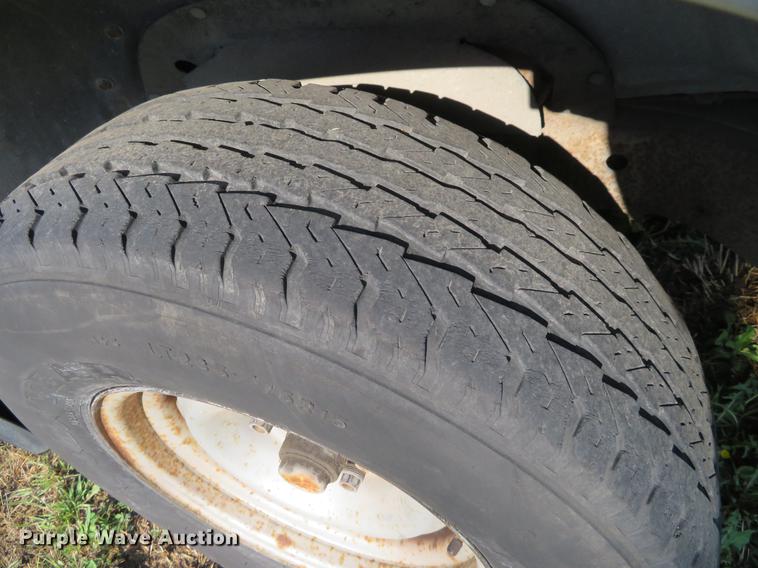 image for item EJ9545 1999 GMC Suburban 1500 SUV