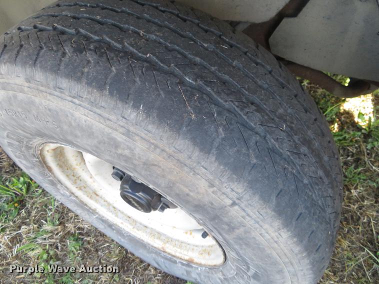 image for item EJ9545 1999 GMC Suburban 1500 SUV