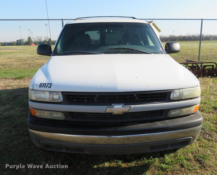 image for item EJ9550 2001 Chevrolet Suburban C1500 SUV