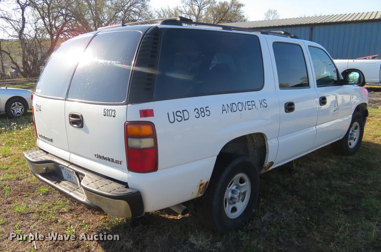 image for item EJ9550 2001 Chevrolet Suburban C1500 SUV